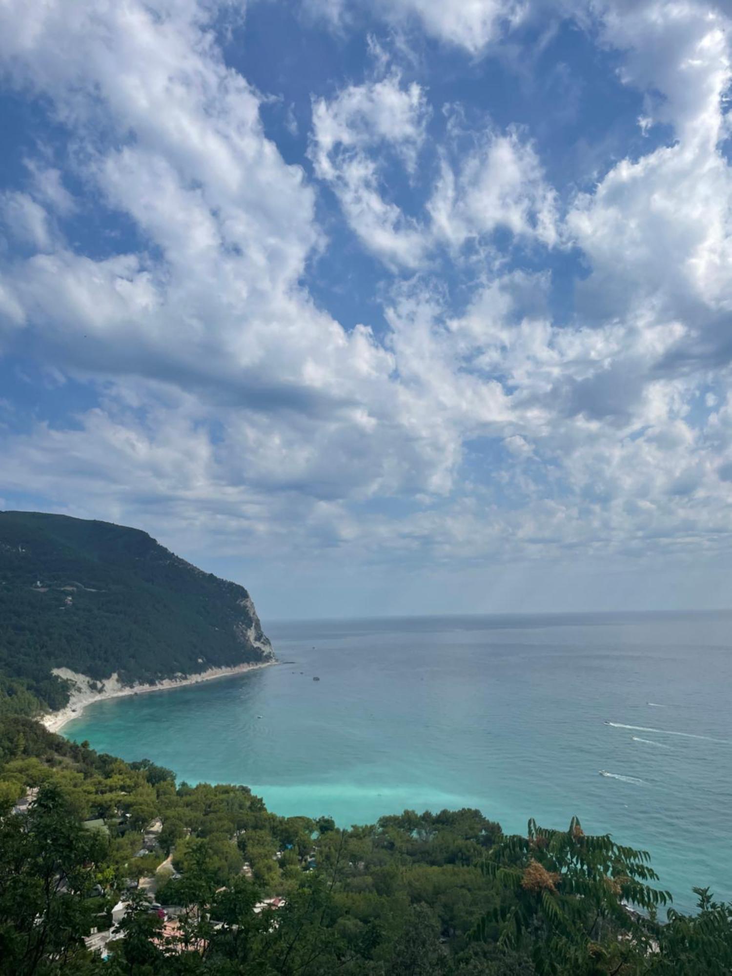 L'Angolo Di Mare Centro Di Sirolo Exterior photo